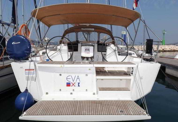 Dufour-460-GL-platforma.jpg
