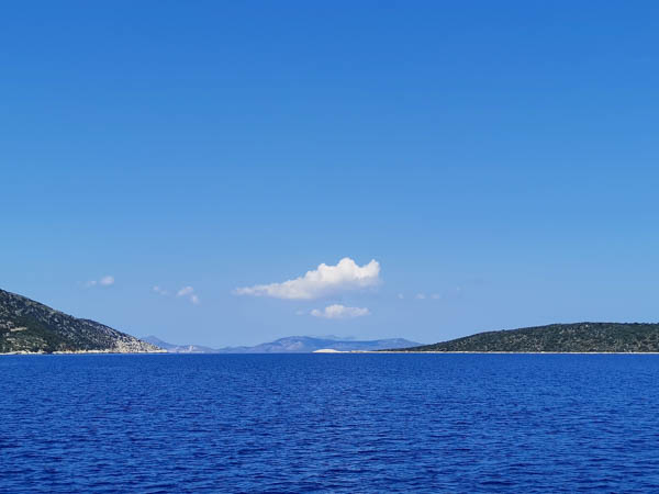Wyspa Kiria Panagia na kursie - wpływamy na wody Morskiego Parku Alonissos