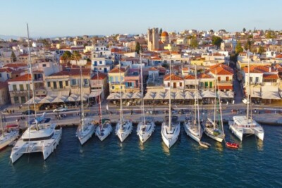 Jachty w porcie Egina