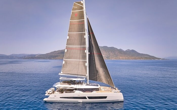 Fountaine-Pajot-Thira-80-luksusowy-katamaran-z-zaloga-czarter-LEO-Yachting-e1760456287123.jpg