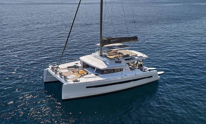 Katamaran-do-czarteru-Bali-5.4-LEO-Yachting.jpg