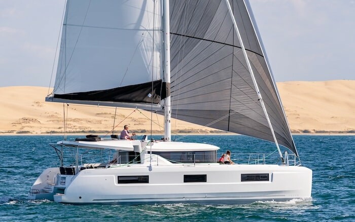 Katamaran-do-czarteru-Lagoon-46-LEO-Yachting-e1760094435292.jpg