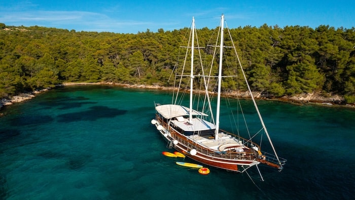 Motorsailer-Allure-E.jpg