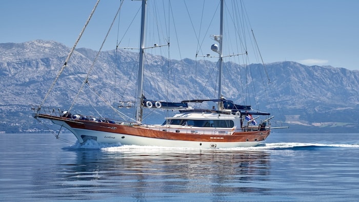 Motorsailer-LOTUS.jpg