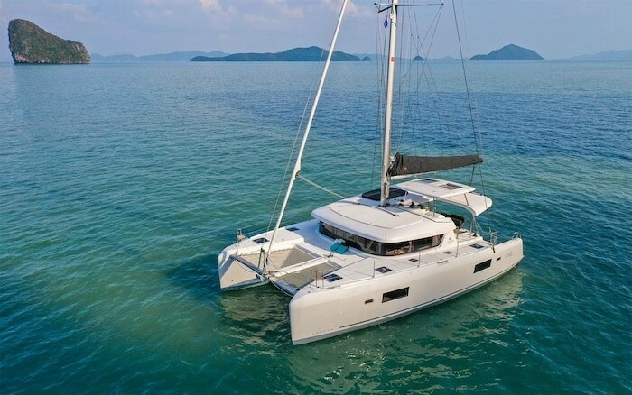 czarter-katamaranu-Lagoon-42-LEO-Yachting-e1760094412728.jpg