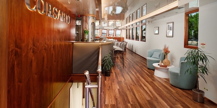 Wnętrze chorwackiego motorsailera do czarteru