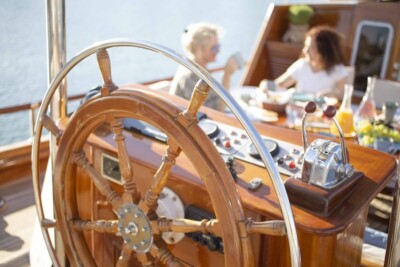 Luksusowy jacht z załogą w Chorwacji LEO Yachting