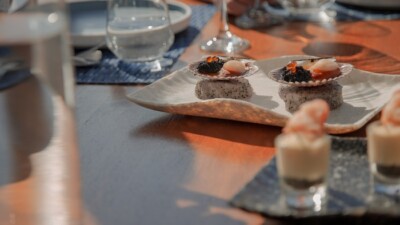 na rejsie z załogą posiłki przygotowuje szef kuchni