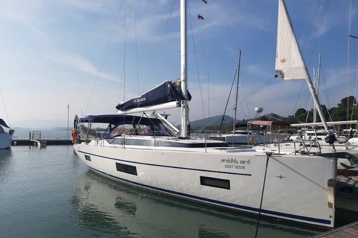 czarter-jachtu-w-Tajlandii-Bavaria-C45-e1771407454795.jpg