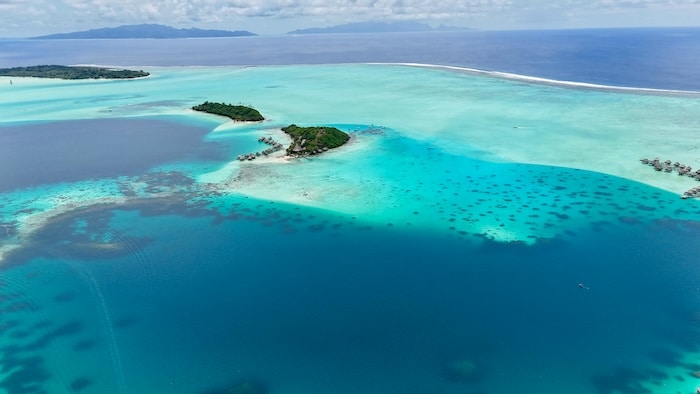 Widok z lotu ptaka na wyspę Bora Bora czarter jachtu Polinezja