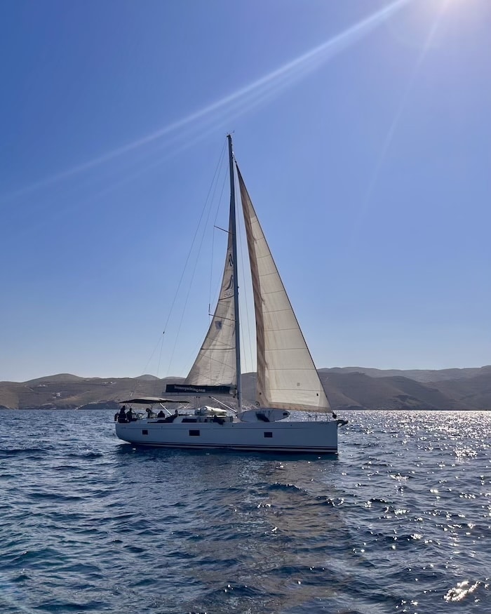 czarter-jachtu-Cyklady-LEO-Yachting-15.jpg