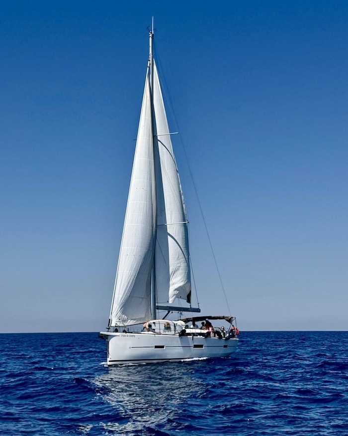 czarter-jachtu-Cyklady-LEO-Yachting-2.jpg