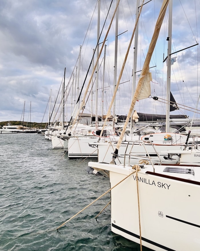czarter-jachtu-Cyklady-LEO-Yachting-3.jpeg